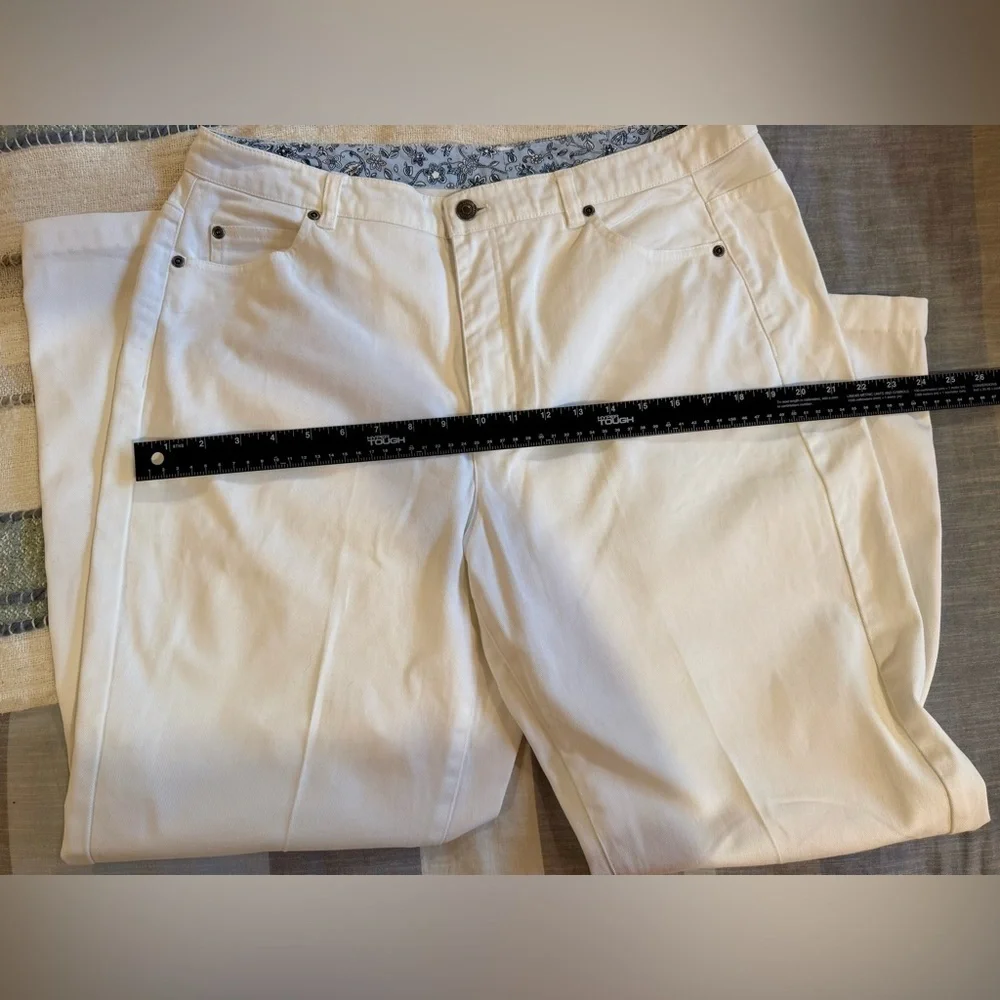 Appleseed ladies’ size 16 white‎ jeans relaxed fit with stretch straight leg
